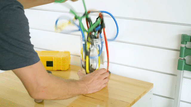 Bungee Buddy before and after GIF of messy bungee cords